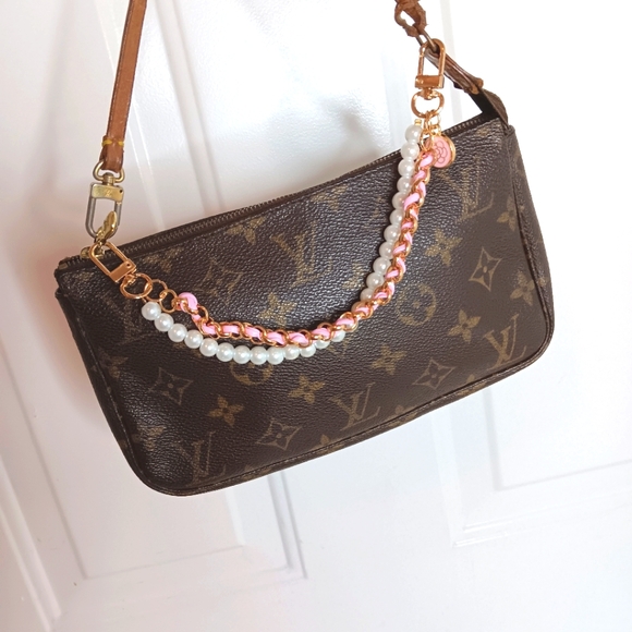 Louis Vuitton Vintage Pochette Accessoires handbag with strap - Picture 10 of 17